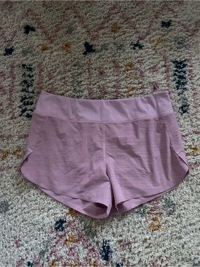 Athleta run with it textured shorts 3.5”